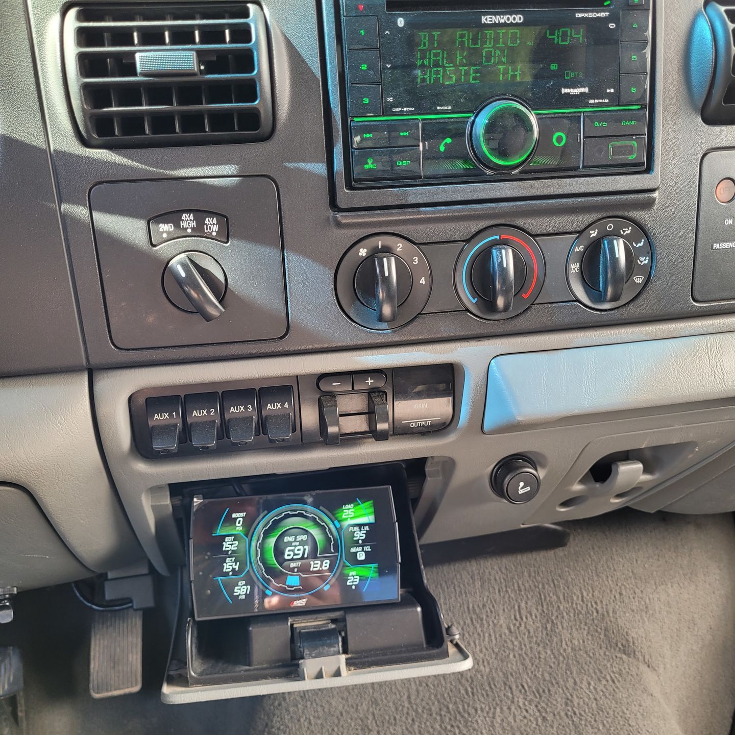 Customer photo review of Universal Edge INSIGHT CTS3 MONITOR (84130-3)