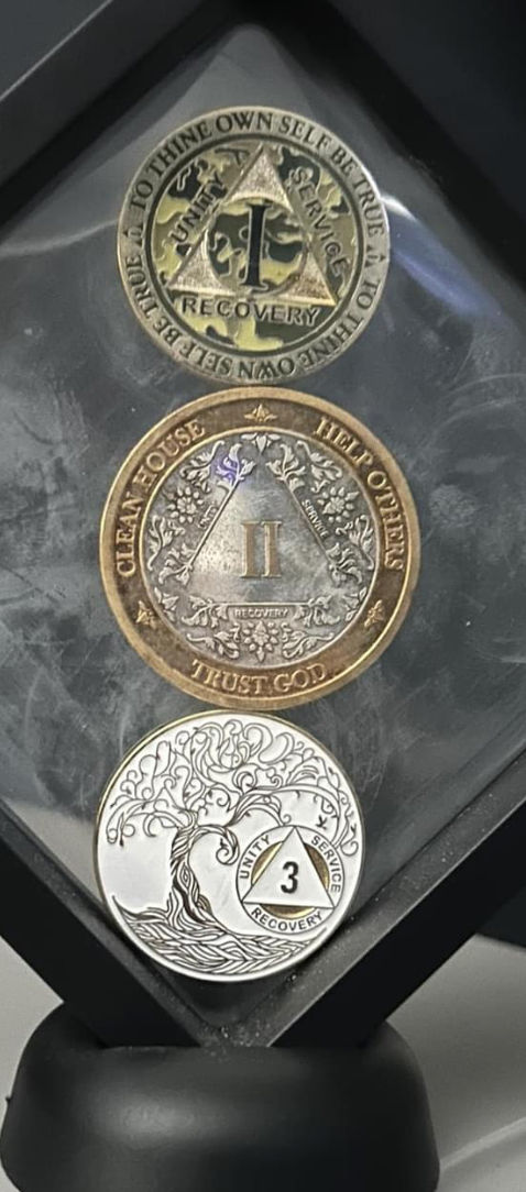 Customer photo review of 3 Year Sobriety Mint Twisted Tree of Life Gold Plated AA Recovery Medallion - Three Year Chip/Coin - White