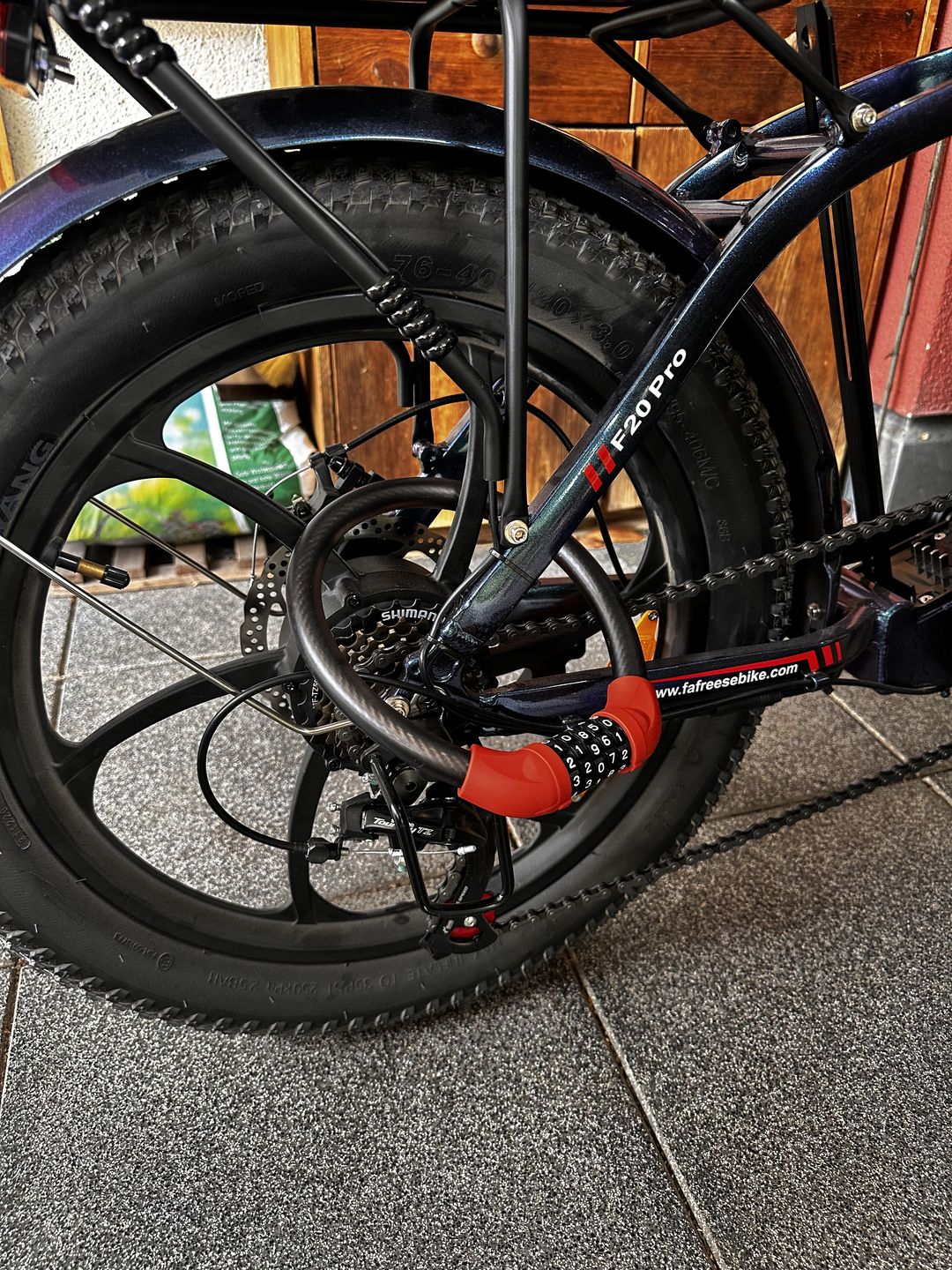 Customer photo review of VAKOLE Bike Lock Steel Five-digit Code Anti-theft 1.72CM Bold Cable Password Lock