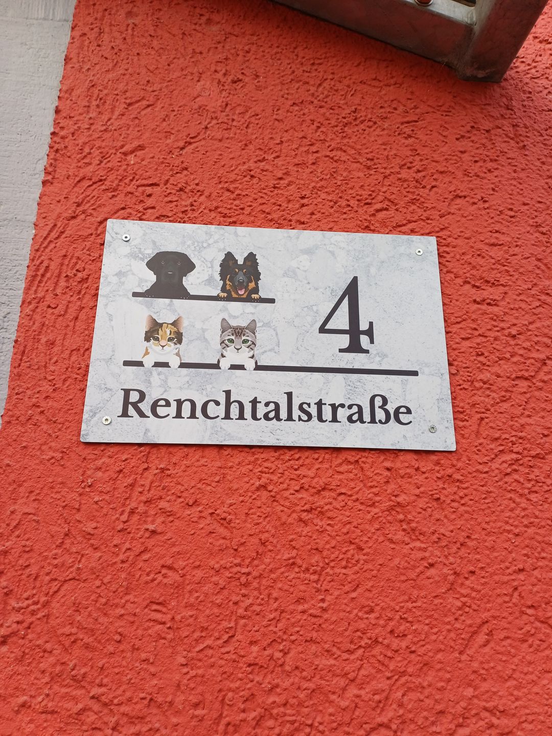 Customer photo review of Hausnummer mit Marmoroptik - Individuelles Türschild