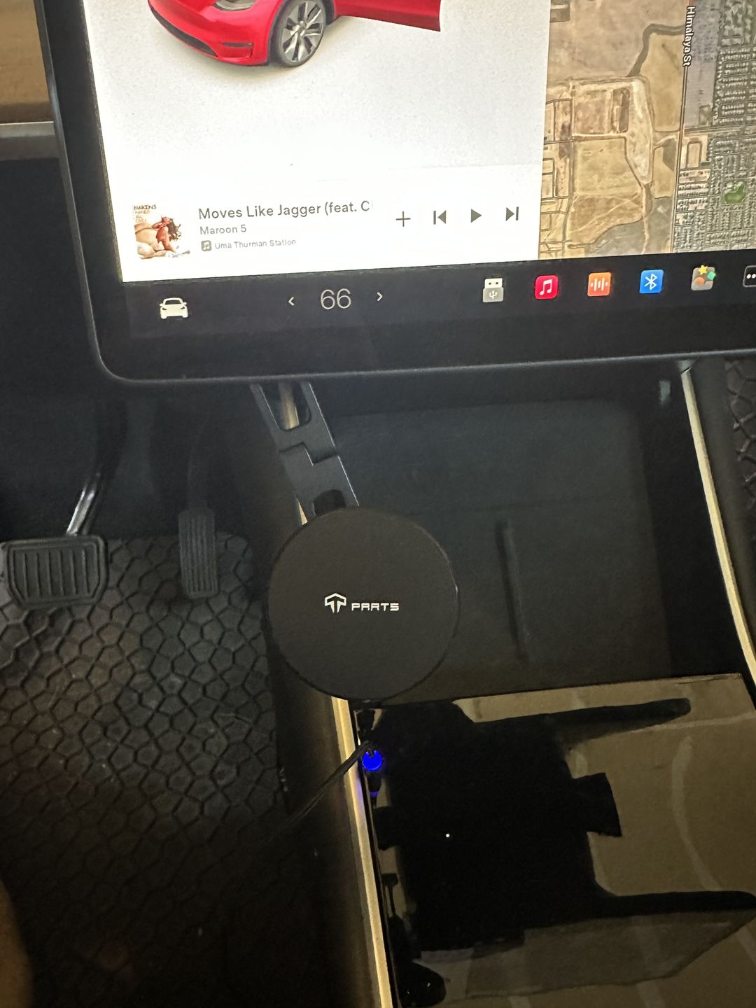 Customer photo review of TPARTS Retractable Magnetic Car Cellphone Mount for Tesla Model 3 / Model Y