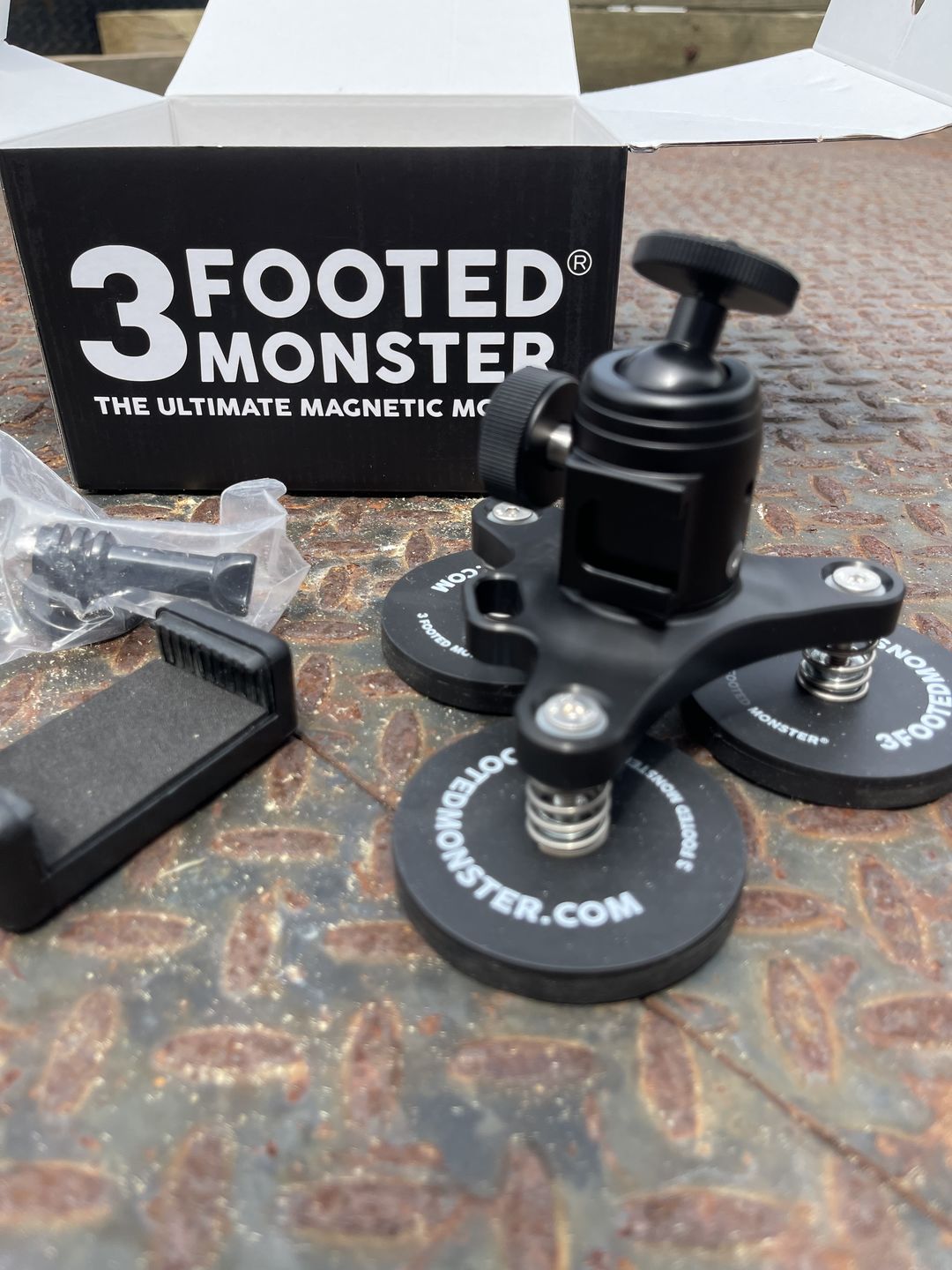 Customer photo review of 3 Footed Monster PRO Edition - Magnetic Mount