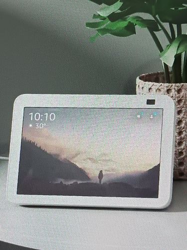 Customer photo review of Pantalla inteligente Echo Show 8 HD Cornetas Smart Display Tactil 8" Trabaja con Alexa Asistente Virtual Color Sandstone