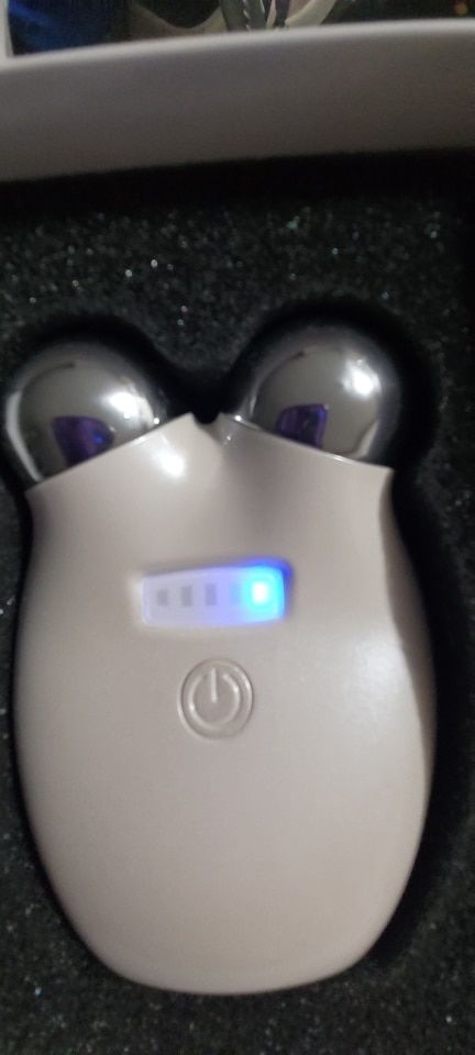 Customer photo review of MicroLift Beauty™ -  Visage Tonifié & Peau Ferme en 5 Minutes