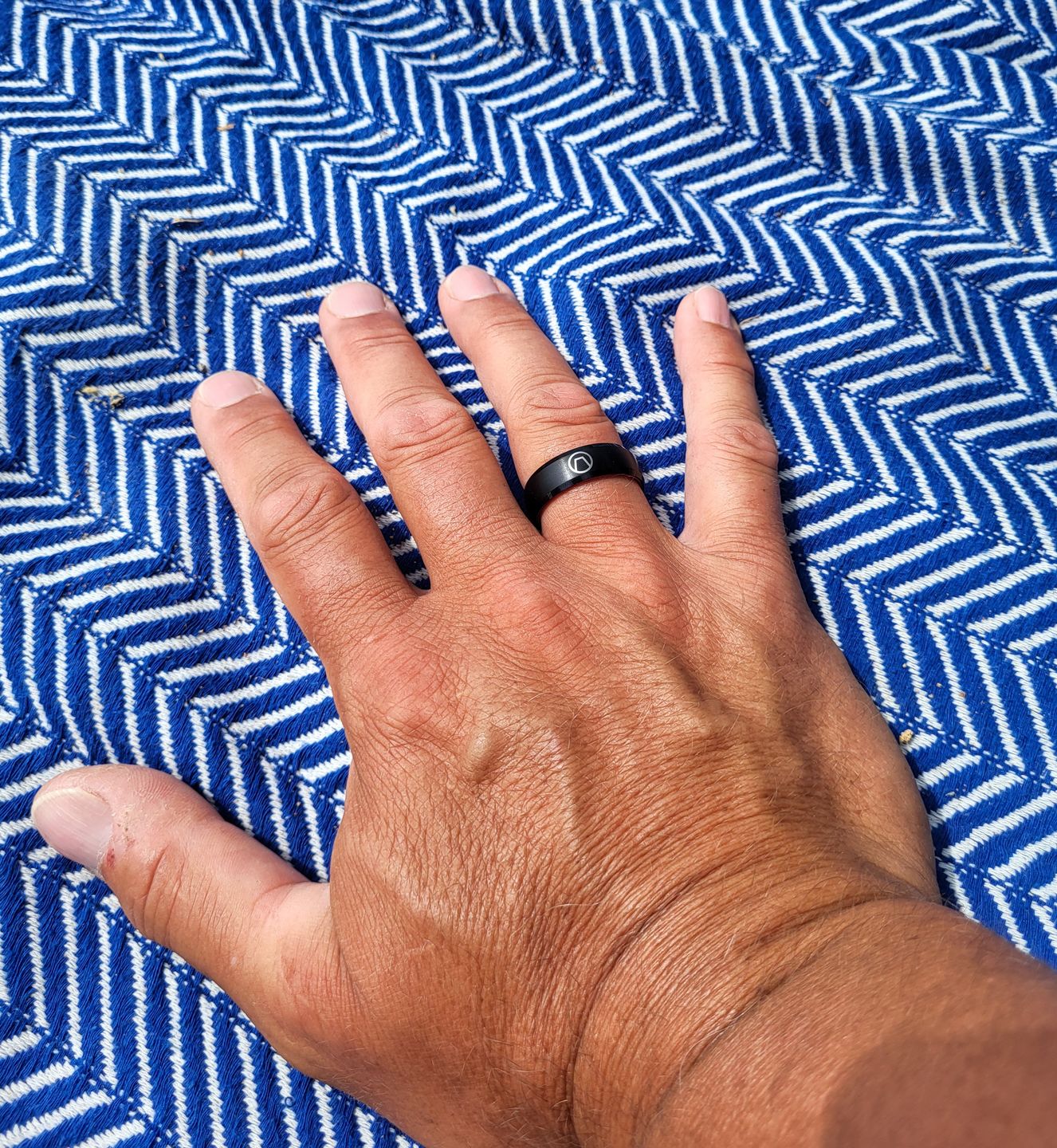 Customer photo review of Svart & Röd Swinger Ring