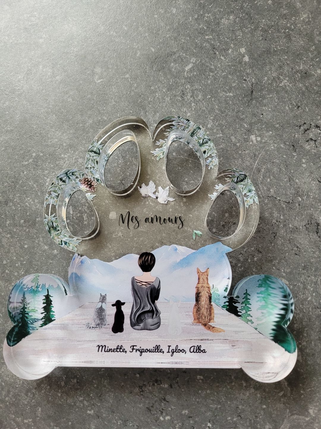 Customer photo review of Meilleurs amis - Plaque acrylique forme patte personnalisée
