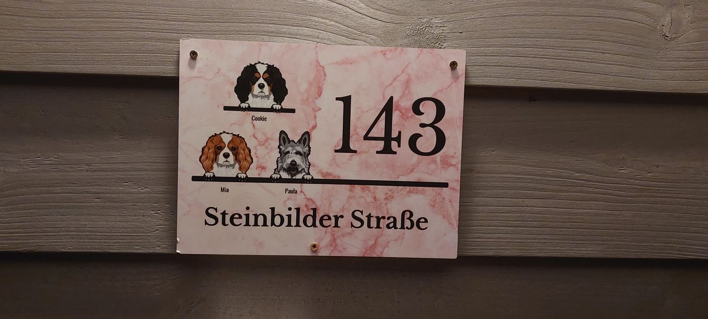 Customer photo review of Hausnummer mit Marmoroptik - Individuelles Türschild