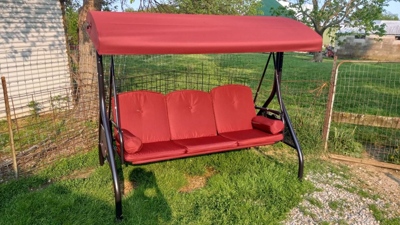 Customer photo review of 3-Seat Outdoor Porch Swing with Adjustable Canopy and Backrest, Patio Swing Chair with Weather Resistant Steel Frame,Comfortable Cushions for Balcony,Garden,Deck and Poolside,Wine Red