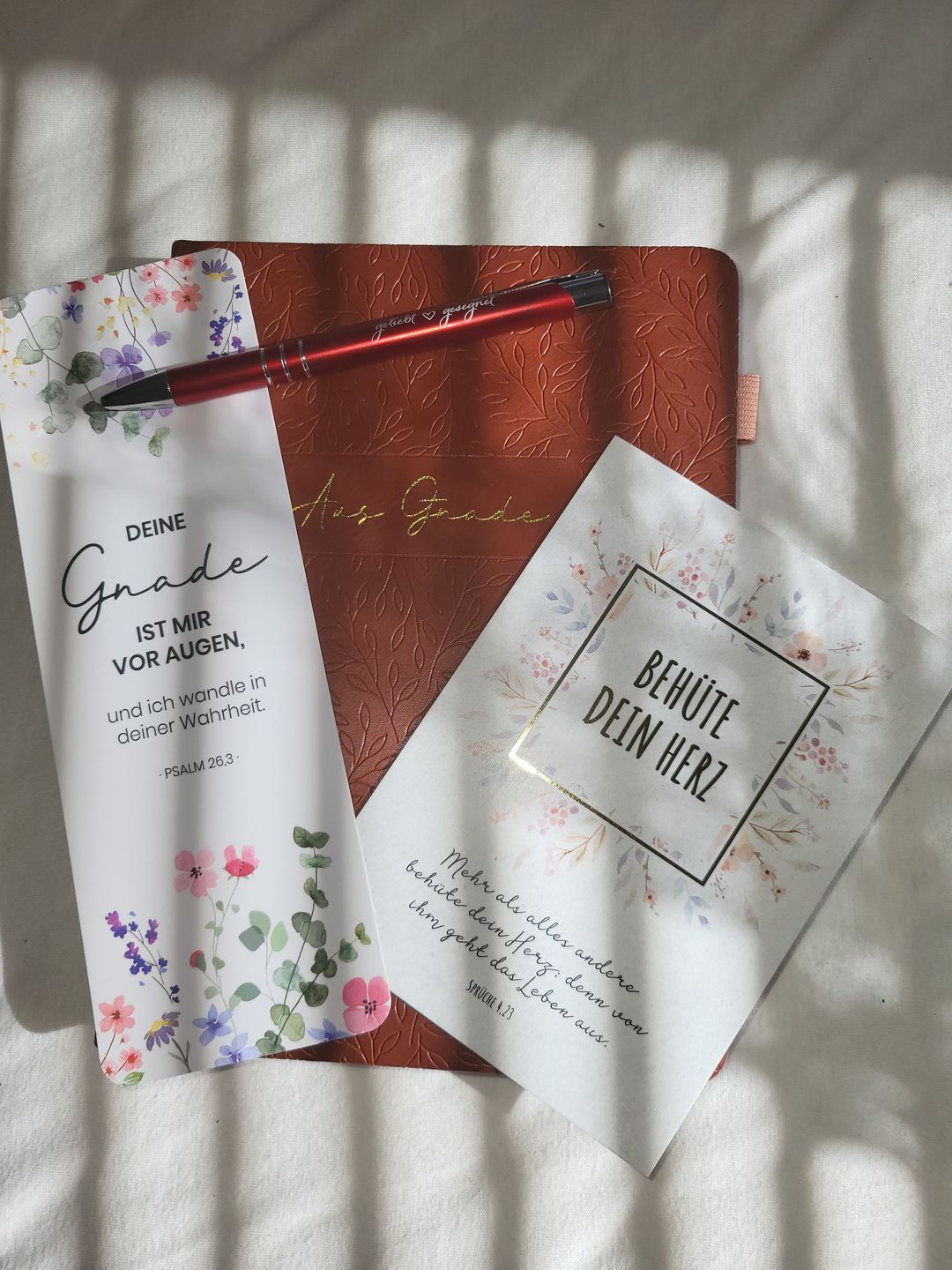 Customer photo review of Postkarte "Behüte dein Herz" mit Bibelvers · A6 · mit Gold veredelt