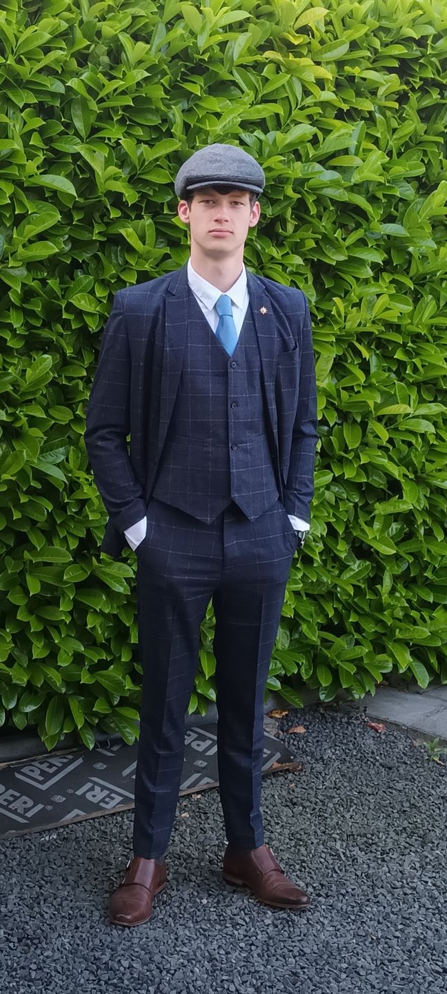 Customer photo review of Three-piece suit Shelby