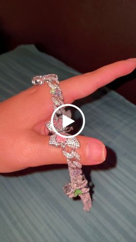 Customer video review of BUTTERFLY QUEEN CHOKER