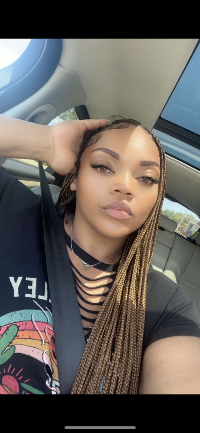 Customer photo review of Beyoncé Knotless Braids Wigs (Ready To Ship)