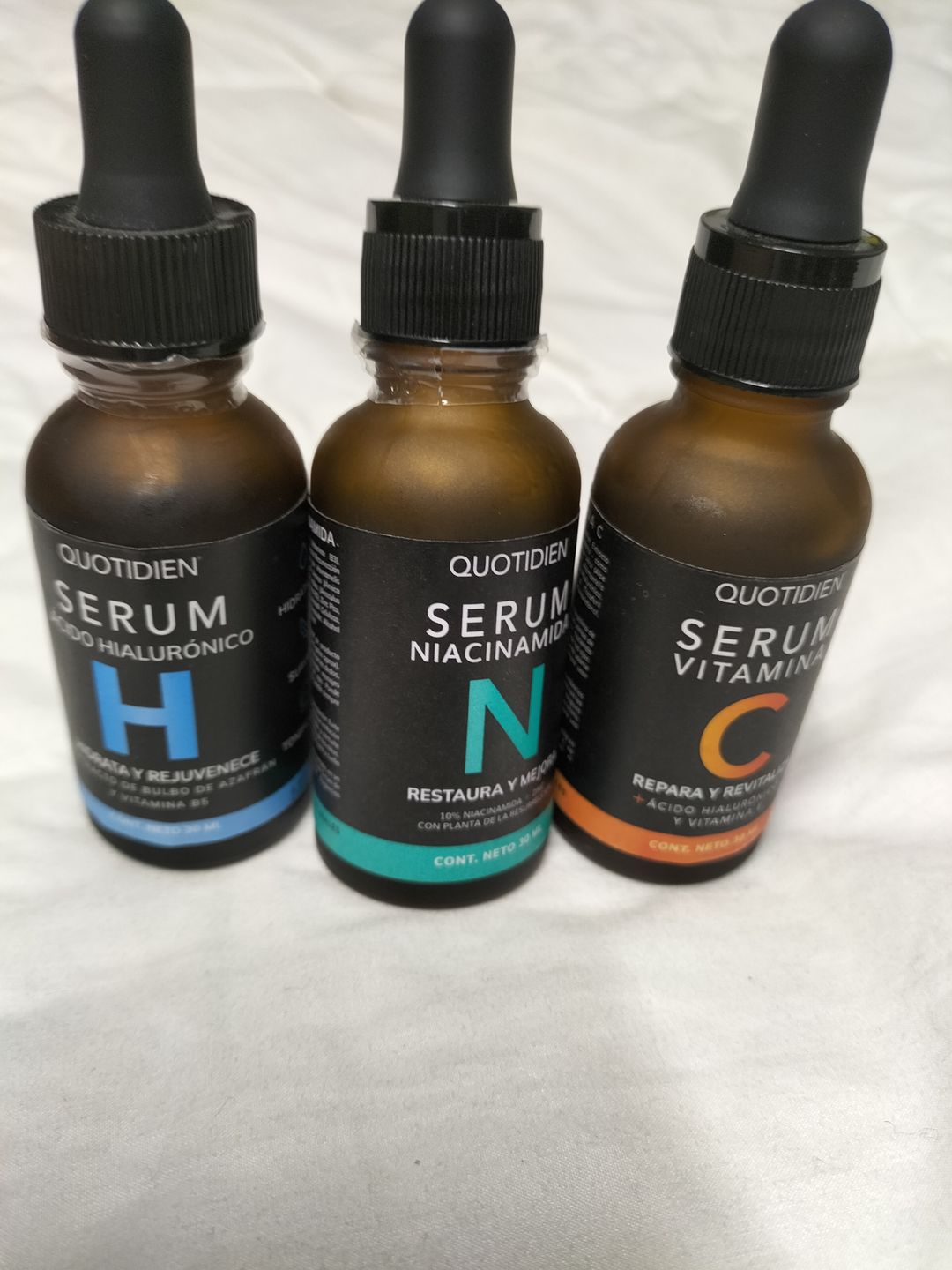Customer photo review of Kit Los Esenciales (40% OFF) - Serum de Vitamina C 30ml + Serum de Niacinamida 30ml + Serum de Ácido Hialurónico 30ml