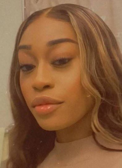 Customer photo review of Luvwin 13x4 Honey Blonde Highlight Wavy Human Hair Bob Wig