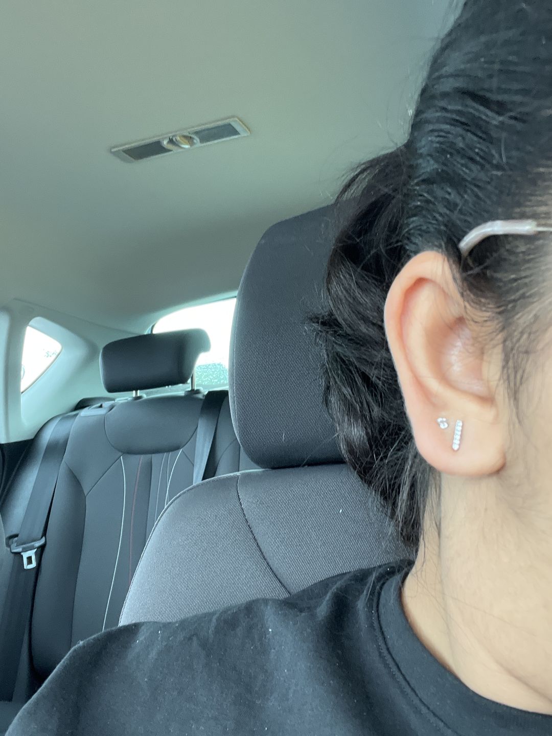 Customer photo review of Bright Heart Ohrstecker | 18K vergoldet