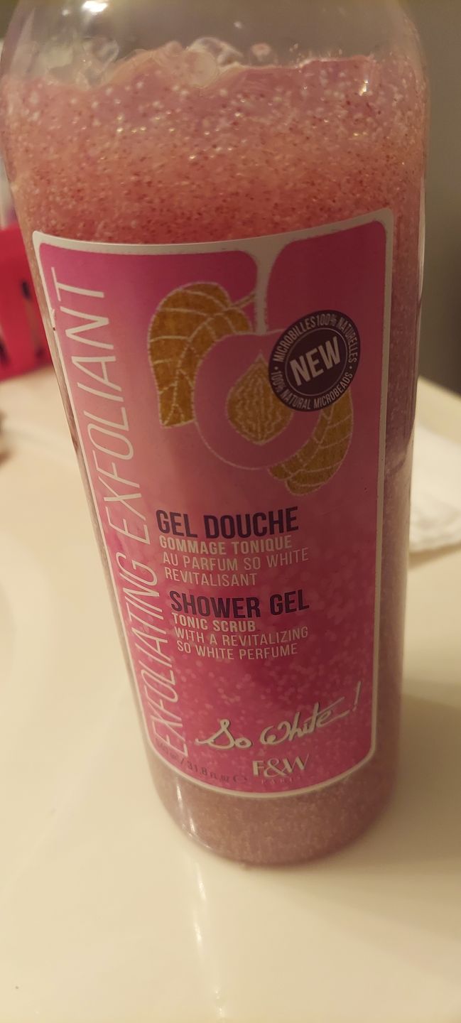 Customer photo review of Fair and White So White! Exfoliating Shower Tonic Scrub 940ml / 31.78 fl oz