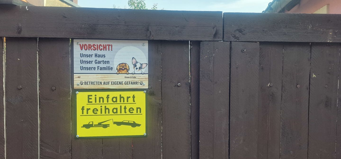 Customer photo review of Vorsicht - Individuelles Gartenschild