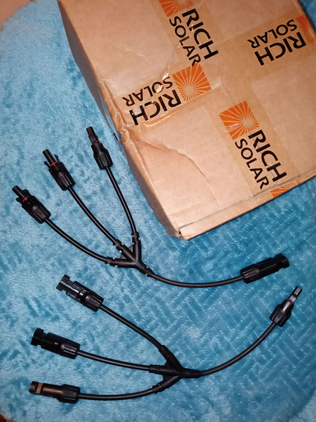 Customer photo review of Y Branch Parallel Adapters 3 to 1
