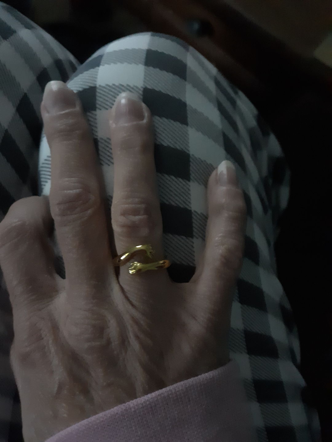 Customer photo review of 18k Gold Hug Ring