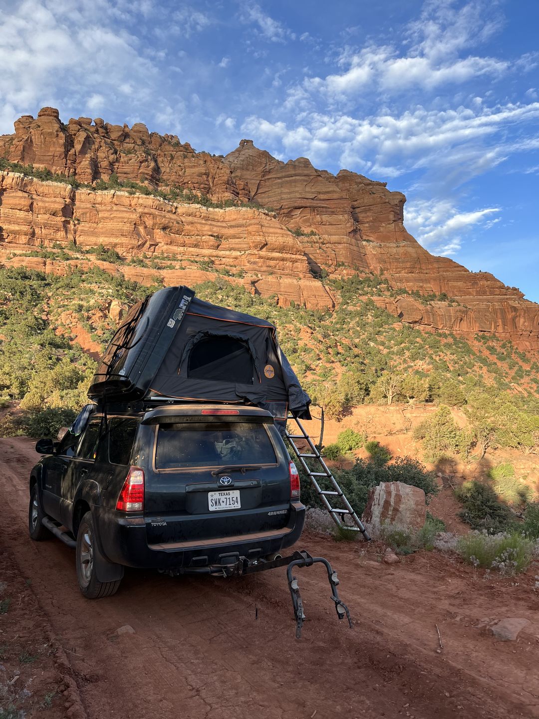 Customer photo review of Adventurer R -ABS Fold Out Roof Top Tent