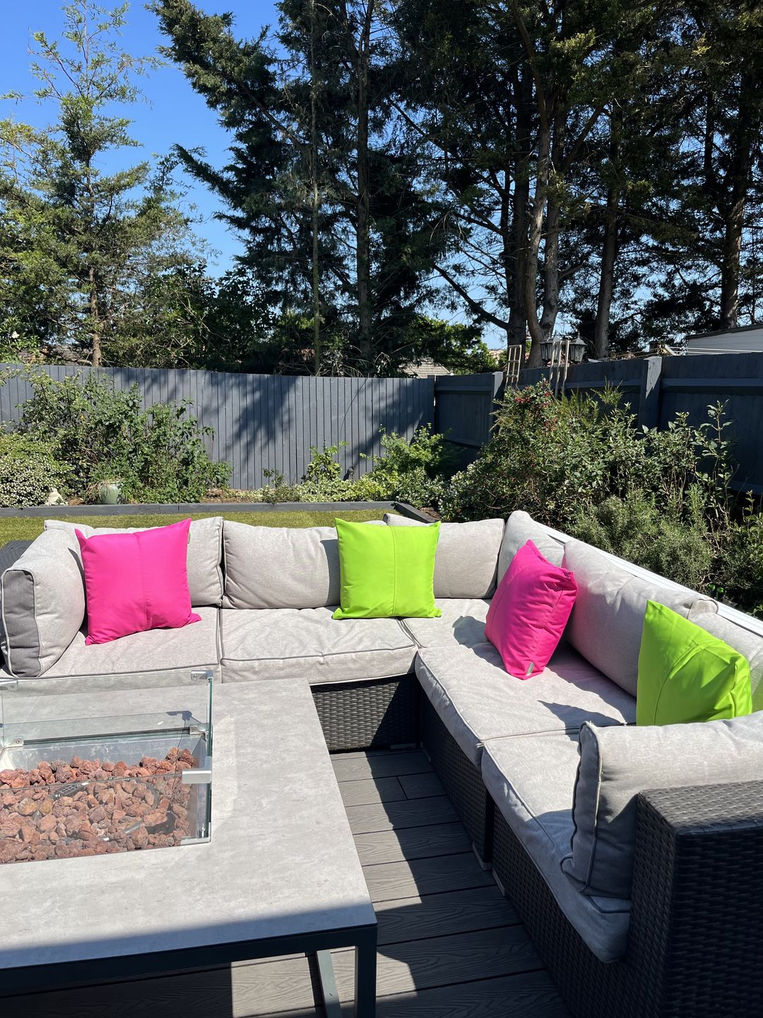 Customer photo review of Premium 18" Centre Join Water Resistant Scatter Cushion