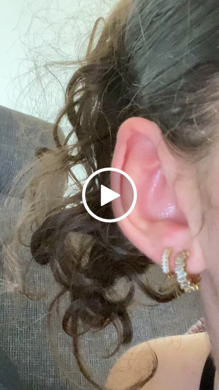 Customer video review of Noemi Ohrstecker | 18K vergoldet