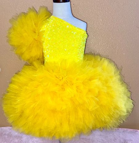 Customer photo review of Yellow Sequin on Velvet