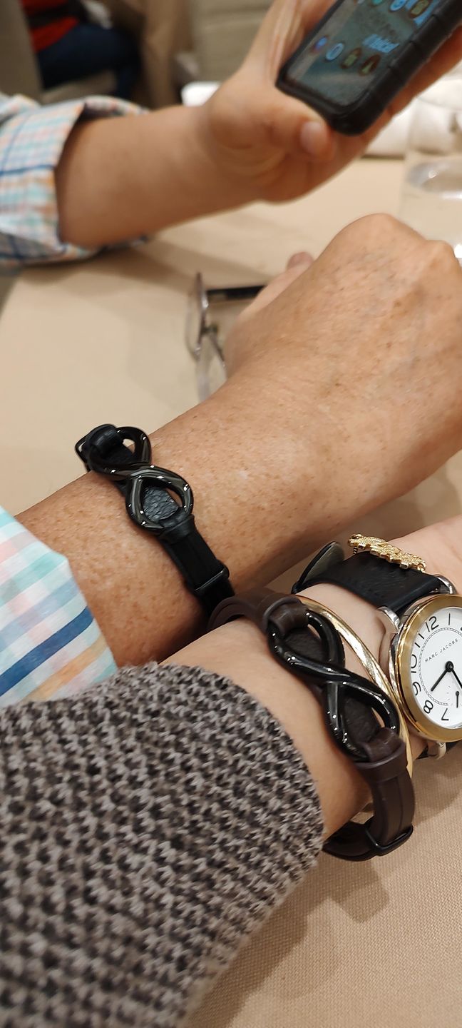 Customer photo review of Pulsera Infinito - Piel Natural