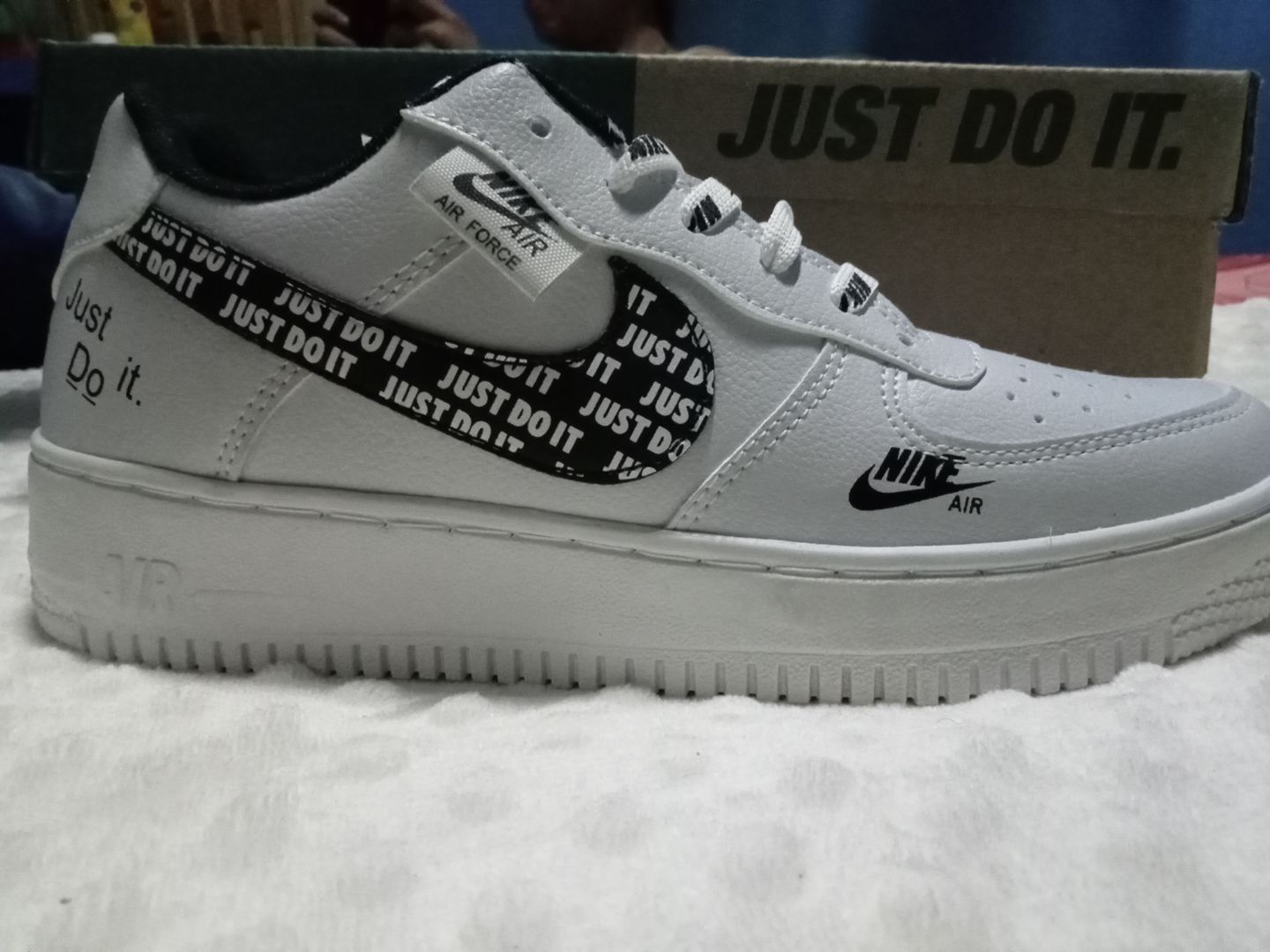 Customer photo review of Tenis 270 Blanco Negro Negro