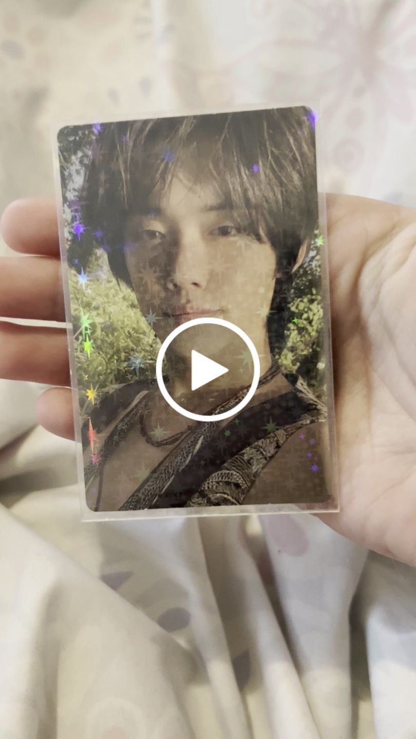 Customer video review of PREMIUM HOLOGRAPHIC PHOTOCARD SLEEVES - STAR VERSION