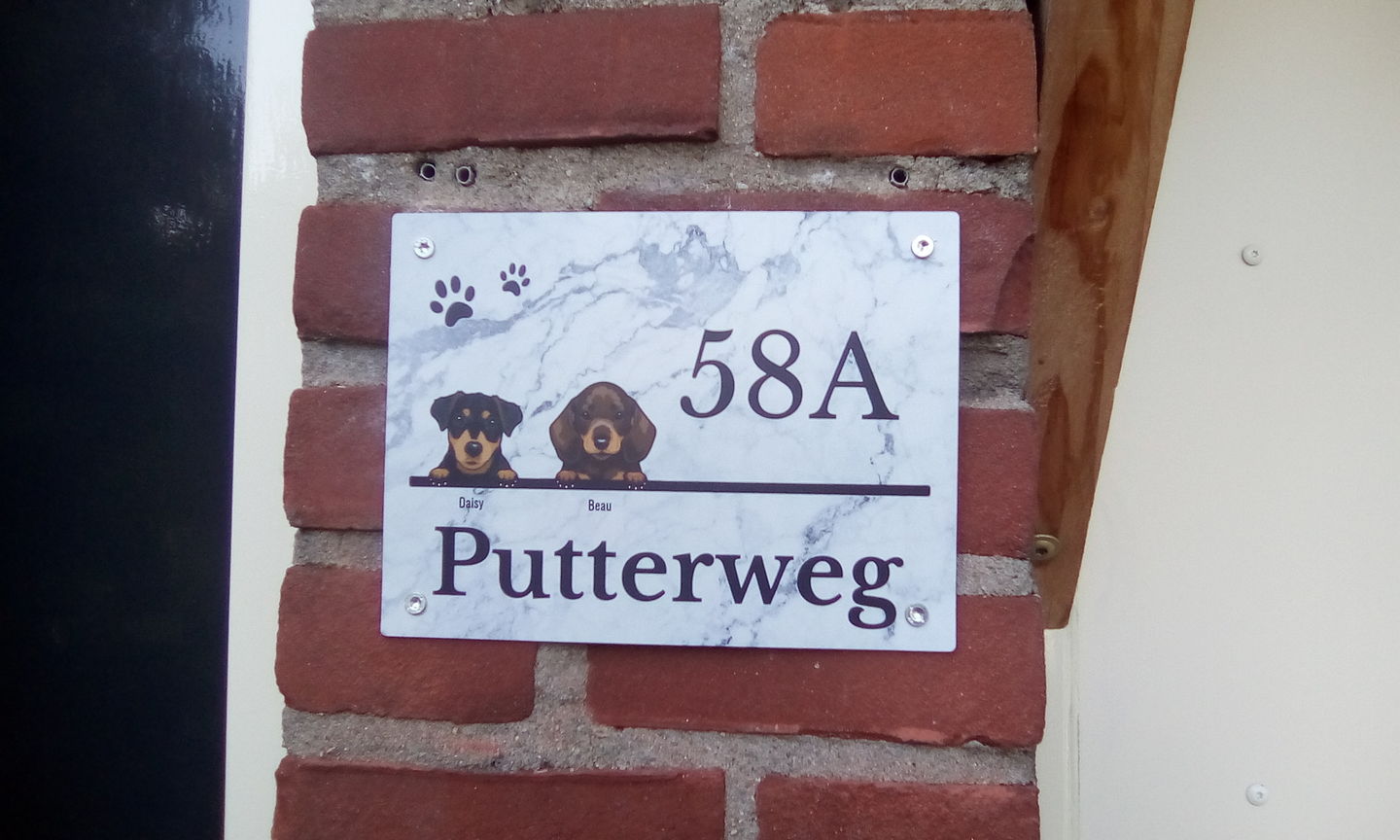 Customer photo review of Huisnummer met marmerlook - Gepersonaliseerd deurbordje