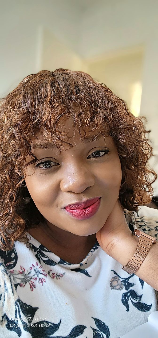 Customer photo review of Colour : Double Drawn Highlighted Curly Fringe