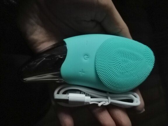 Customer photo review of Mini-Brosse Nettoyante Visage Silicone