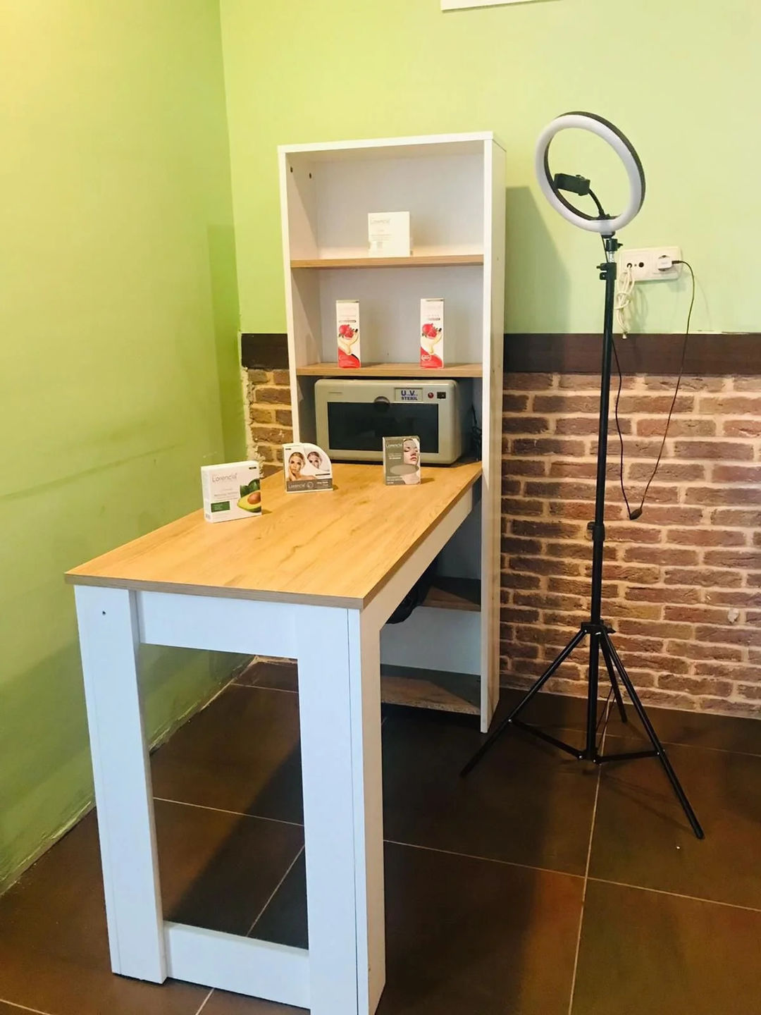Customer photo review of Rani BJ113 Raflı Manikür Masası Makyaj Masası Sepet Ceviz - Beyaz