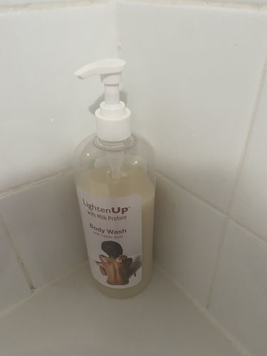 Customer photo review of Omic Lightenup Lactic Acid Shea Butter Shower Gel - 1000ml