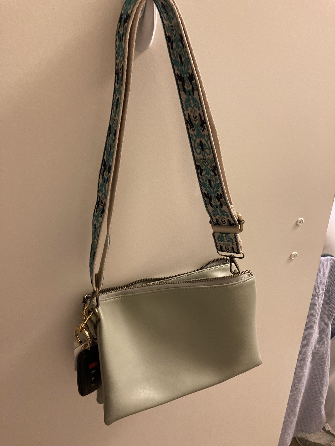 Customer photo review of Izzy Crossbody