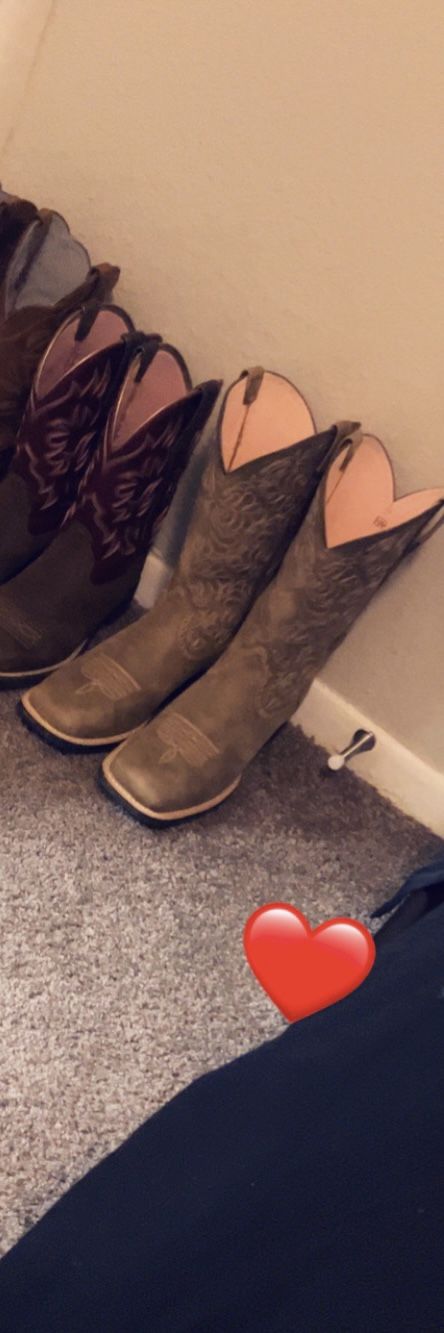 Customer photo review of Womens Remuda Round Up Boots