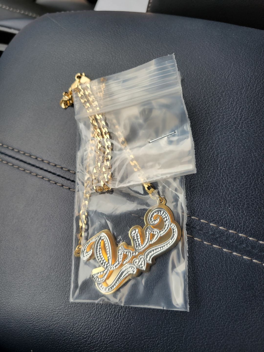Customer photo review of Double Plated Nameplate Necklace "Bianca"
