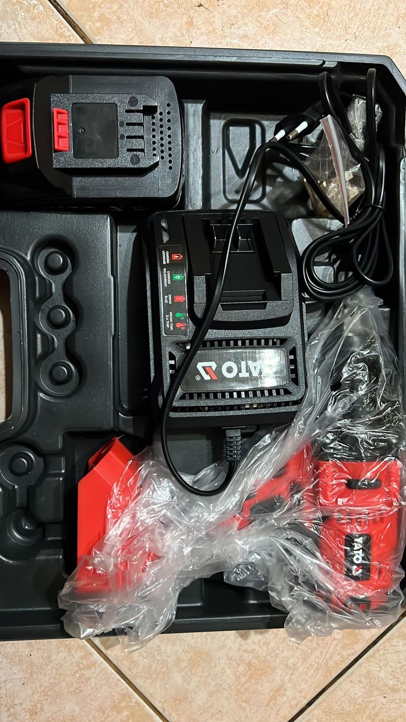 Customer photo review of Llave de Impacto Inalámbrica 700Nm - 18V 1/2"