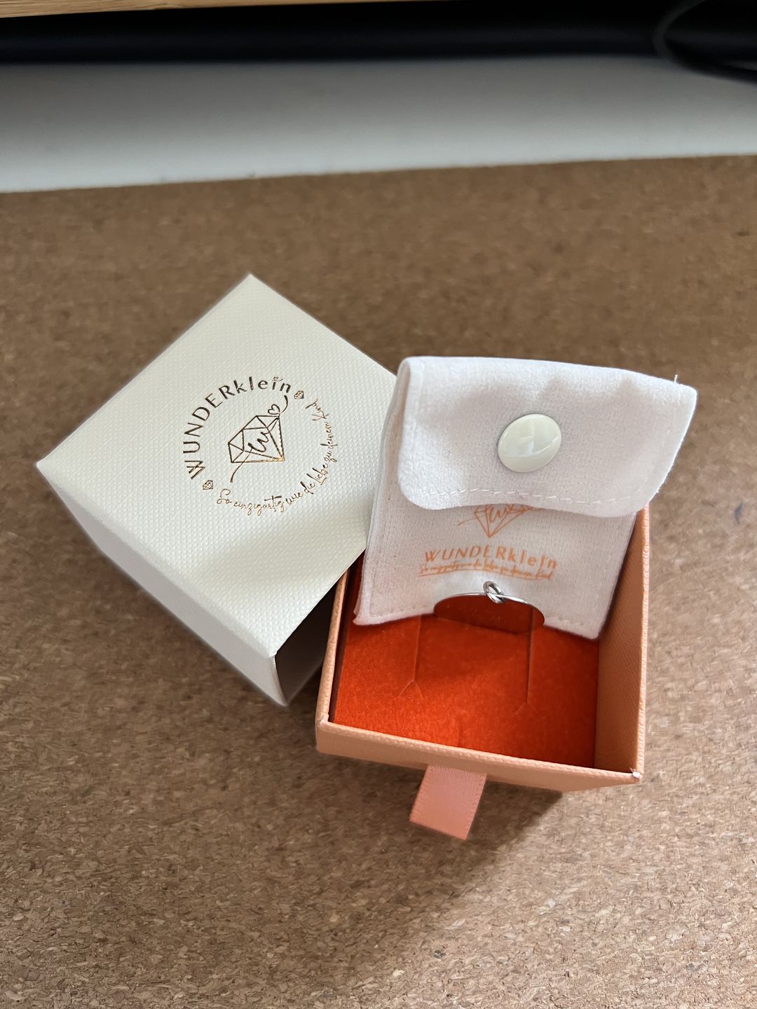 Customer photo review of Anhänger "Zartes Gravurplättchen rund"