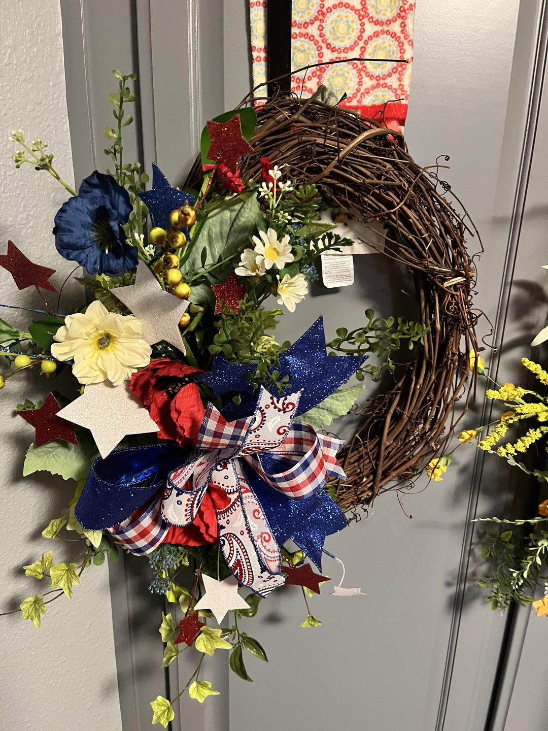 Customer photo review of 16" Oval Grapevine Wreath - DECOE-036