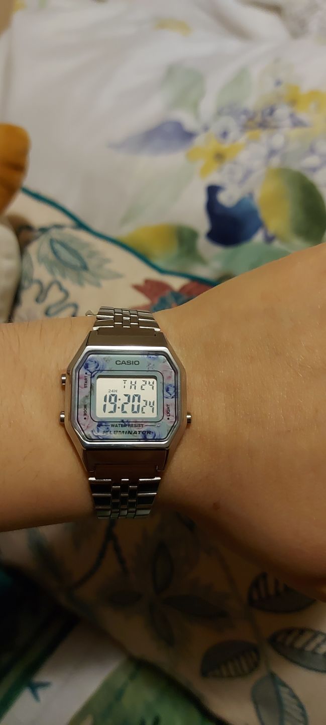 Customer photo review of Reloj Casio Vintage LA680WA-2CDF Plateado Flores