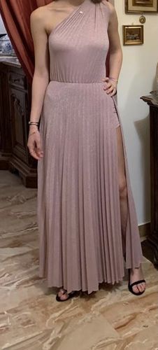 Customer photo review of Abito lungo glitterato plissé monospalla con spacco alto e shorts interno