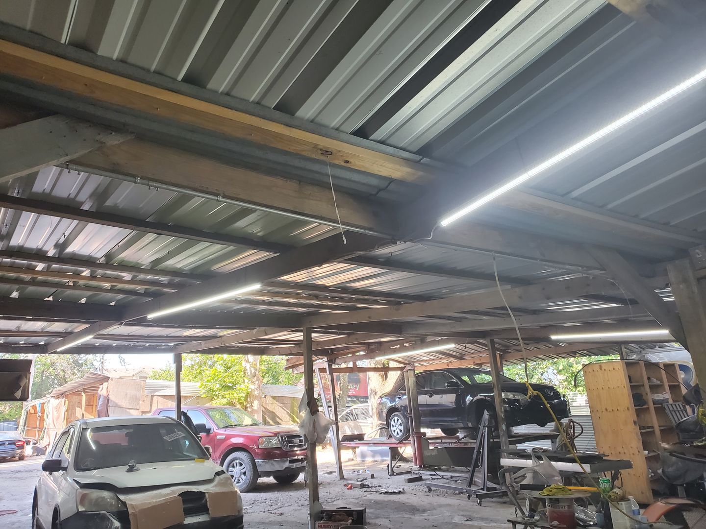 Customer photo review of T8 8ft Integrated LED Tube Light 60W V Shape 6500K Clear, ETL Listed, Plug and Play, Linkable T8 8ft LED Bulbs for Garage, Warehouse, Shop