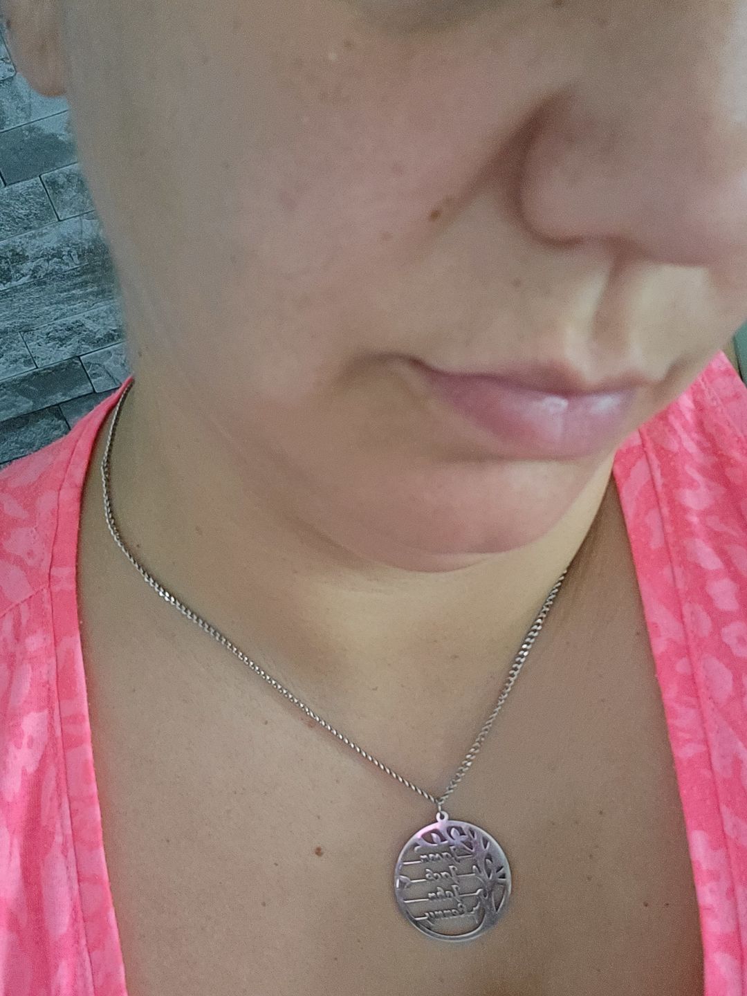 Customer photo review of LOANYA Lebensbaum Kette mit personalisierten Namen