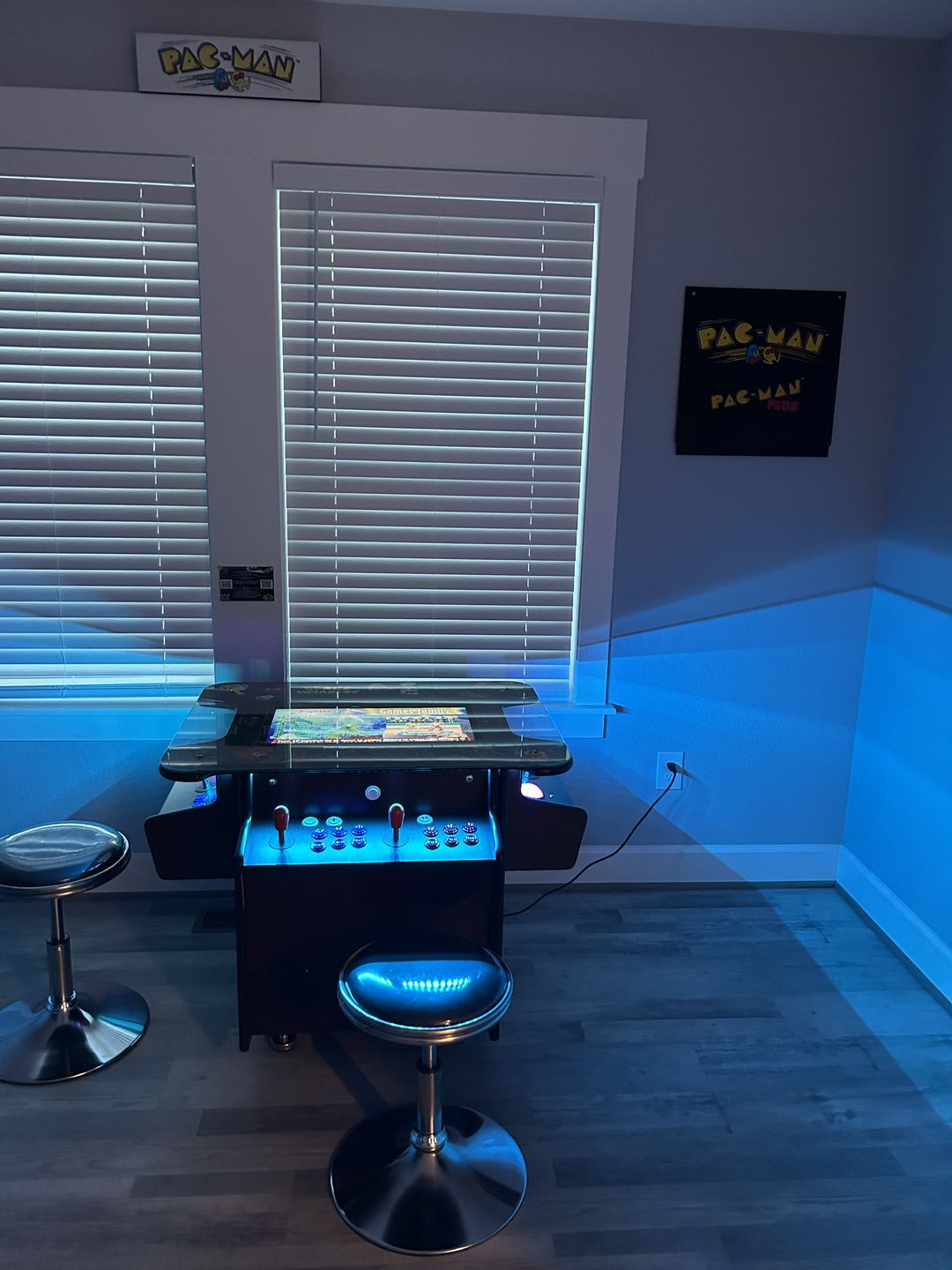 Customer photo review of Cocktail Table Arcade 3505 Dark Wood