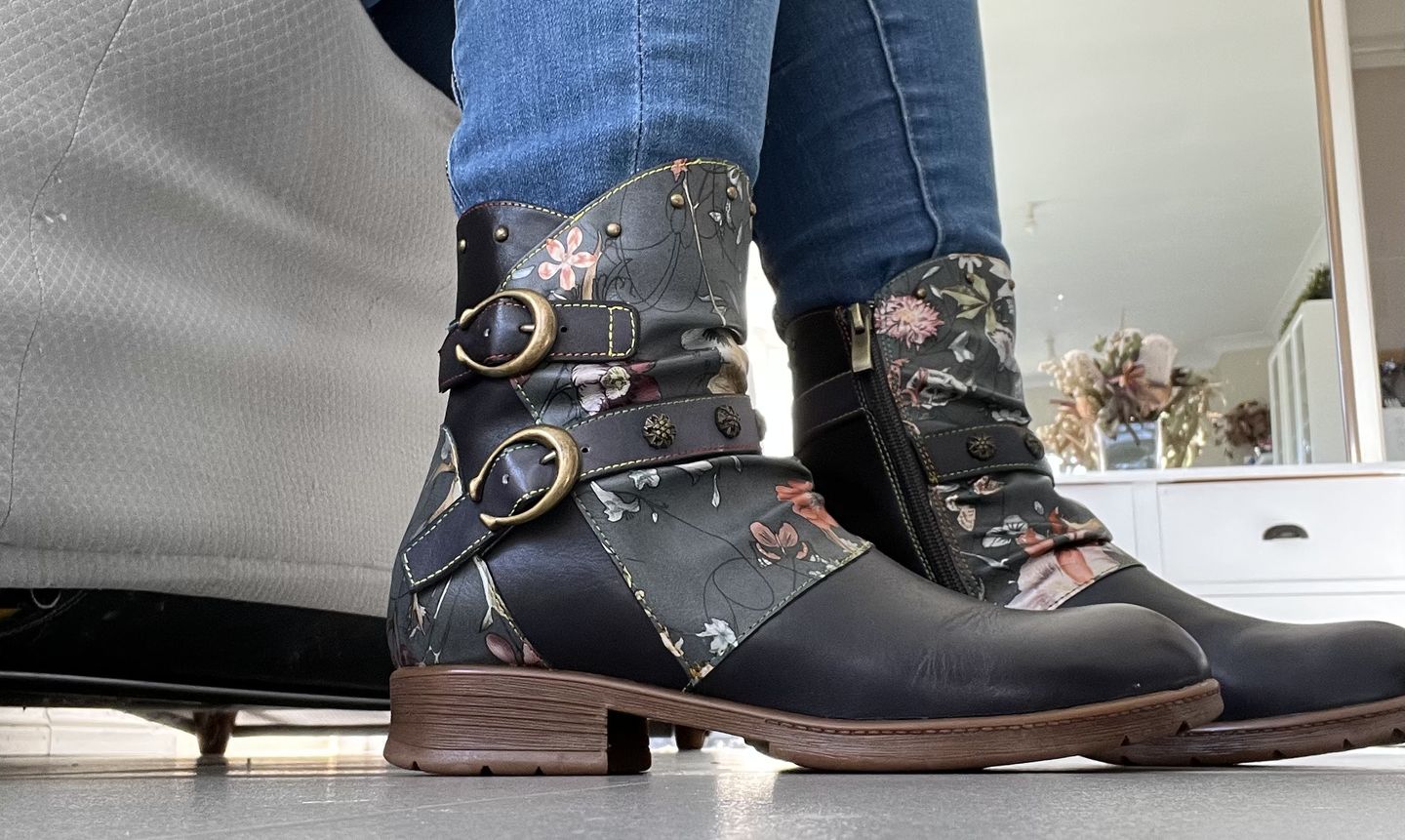 Customer photo review of Retro Painted Buckle Flat Shoes