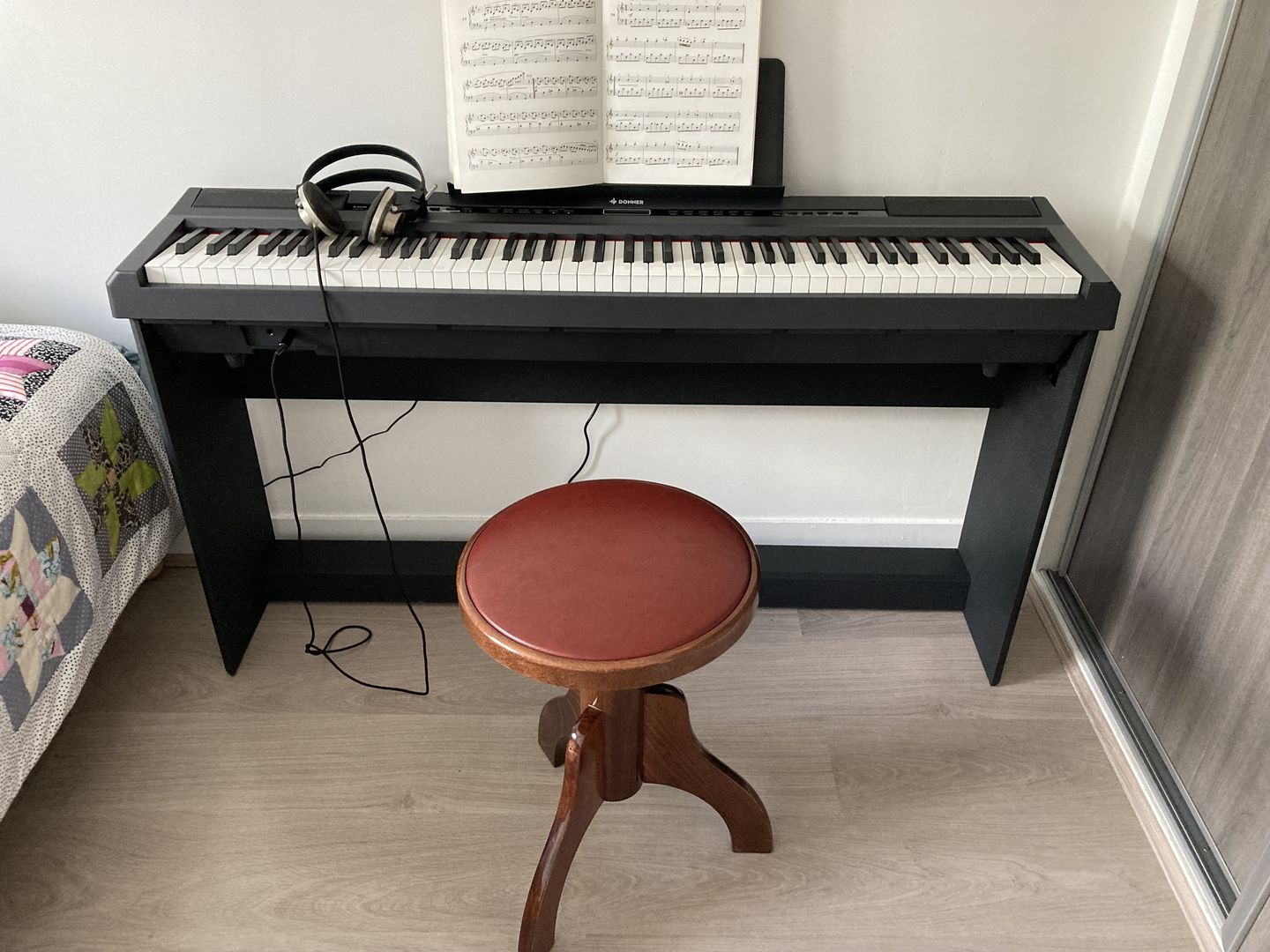 Customer photo review of Donner DEP-20S 88 touches lestées Clavier de Piano numériques avec support et 3 pédale