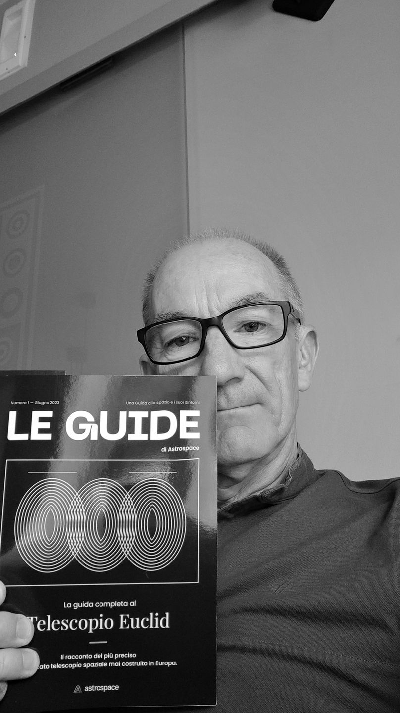Customer photo review of La guida completa al telescopio Euclid