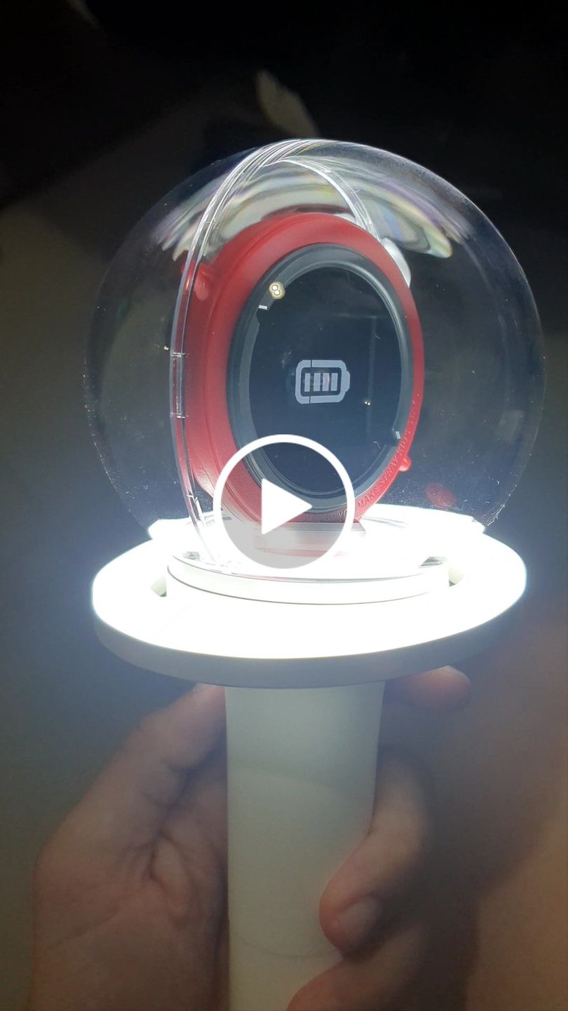Customer video review of STRAY KIDS Official Lightstick Ver.2